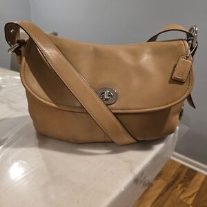 Coach Glove Tanned Leather Turnlock Bag | Original Tag.